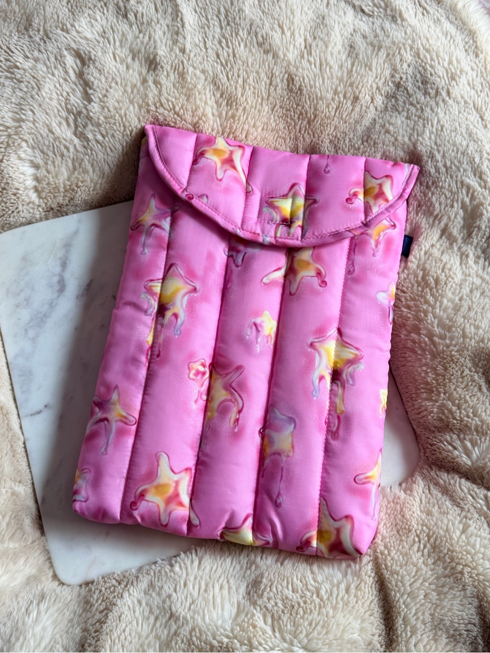 BAGGU Puffy Laptop Sleeve 13” in Dancing Star